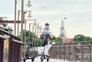 Bangkok: Guidad tur med elscooter till tempel och flodstranden