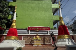 Bangkok: tour guiado de scooter elétrica aos templos e à margem do rio