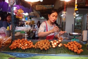 Bangkok: Half-Day Local Lives & Food Tour by Bike with Lunch