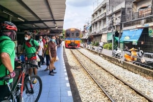 Bangkok: Passeio de bicicleta de meio dia pelas vidas locais e gastronomia com almoço