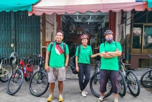 Bangkok: Passeio de bicicleta de meio dia pelas vidas locais e gastronomia com almoço