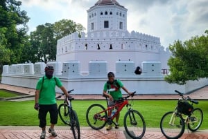 Bangkok: Passeio de bicicleta de meio dia pelas vidas locais e gastronomia com almoço