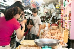 Aula de culinária tailandesa de meio dia com visita ao mercado