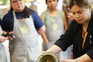 Bangkokissa: Bangkok: Kädestä pitäen thaimaalainen ruoanlaittokurssi ja markkinakierros