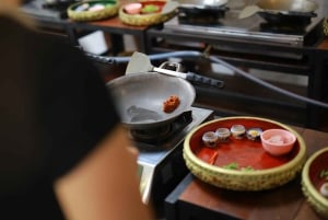 Bangkokissa: Bangkok: Kädestä pitäen thaimaalainen ruoanlaittokurssi ja markkinakierros