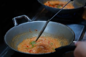 Bangkokissa: Bangkok: Kädestä pitäen thaimaalainen ruoanlaittokurssi ja markkinakierros