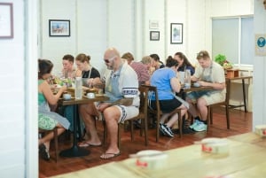 Bangkokissa: Bangkok: Kädestä pitäen thaimaalainen ruoanlaittokurssi ja markkinakierros