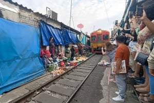 Bangkok: Tur til jernbanemarkedet og det flydende marked i Damnuansaduak