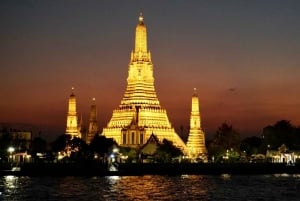 Bangkokissa: Wat Arunin auringonlaskun ja maistelun sisältävä kiertoajelu