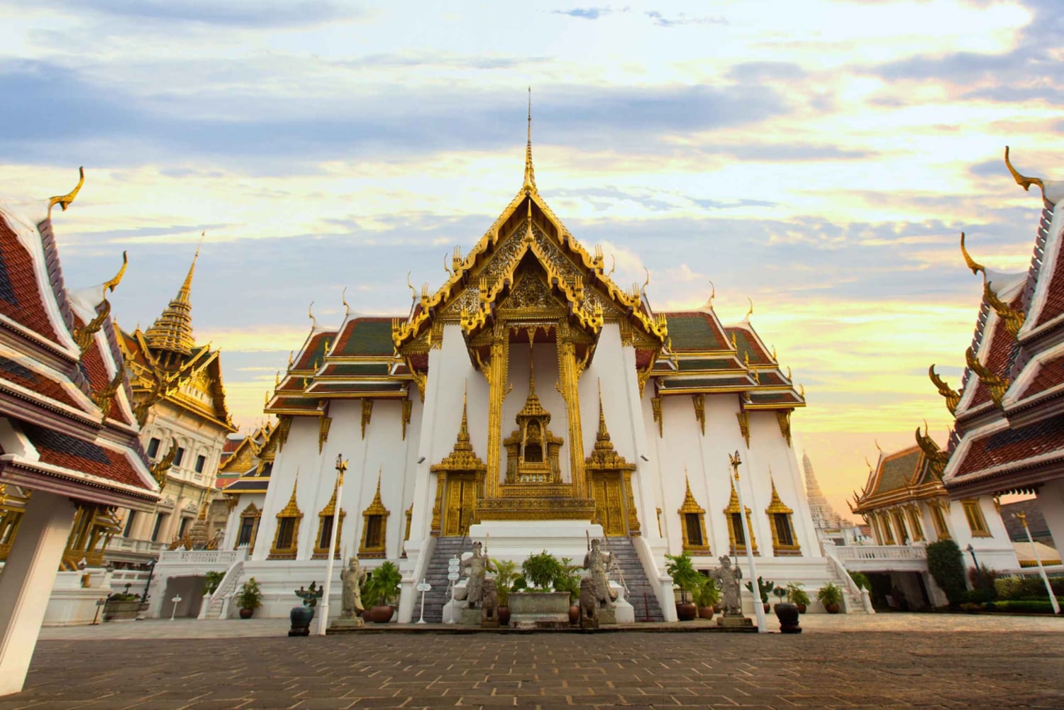 Bangkok: Highlights Tour wth Grand Palace & Must See Temples