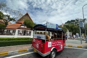 Bangkokissa: Bangkok: Hop On Hop Off Tuk Tuk & Boat Chao Phraya River Bangkok: Hop On Hop Off Tuk Tuk & Boat Chao Phraya River