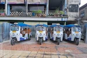 Bangkokissa: Bangkok: Hop On Hop Off Tuk Tuk & Boat Chao Phraya River Bangkok: Hop On Hop Off Tuk Tuk & Boat Chao Phraya River