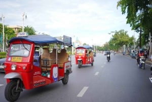 Bangkokissa: Bangkok: Hop On Hop Off Tuk Tuk & Boat Chao Phraya River Bangkok: Hop On Hop Off Tuk Tuk & Boat Chao Phraya River