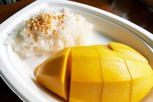 Bangkok: prenotazione tavolo al ristorante stellato Jay Fai e tour della città