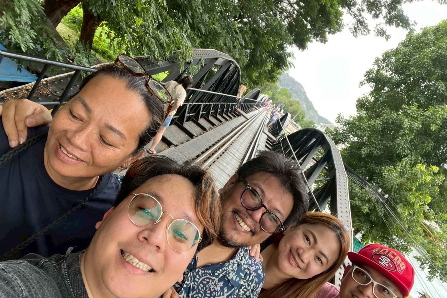 Bangkok: Kanchanaburi og River Kwai historietur med henting