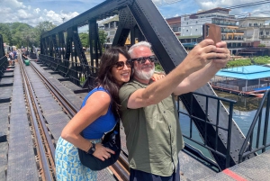 Bangkok: Kanchanaburi og River Kwai historietur med henting