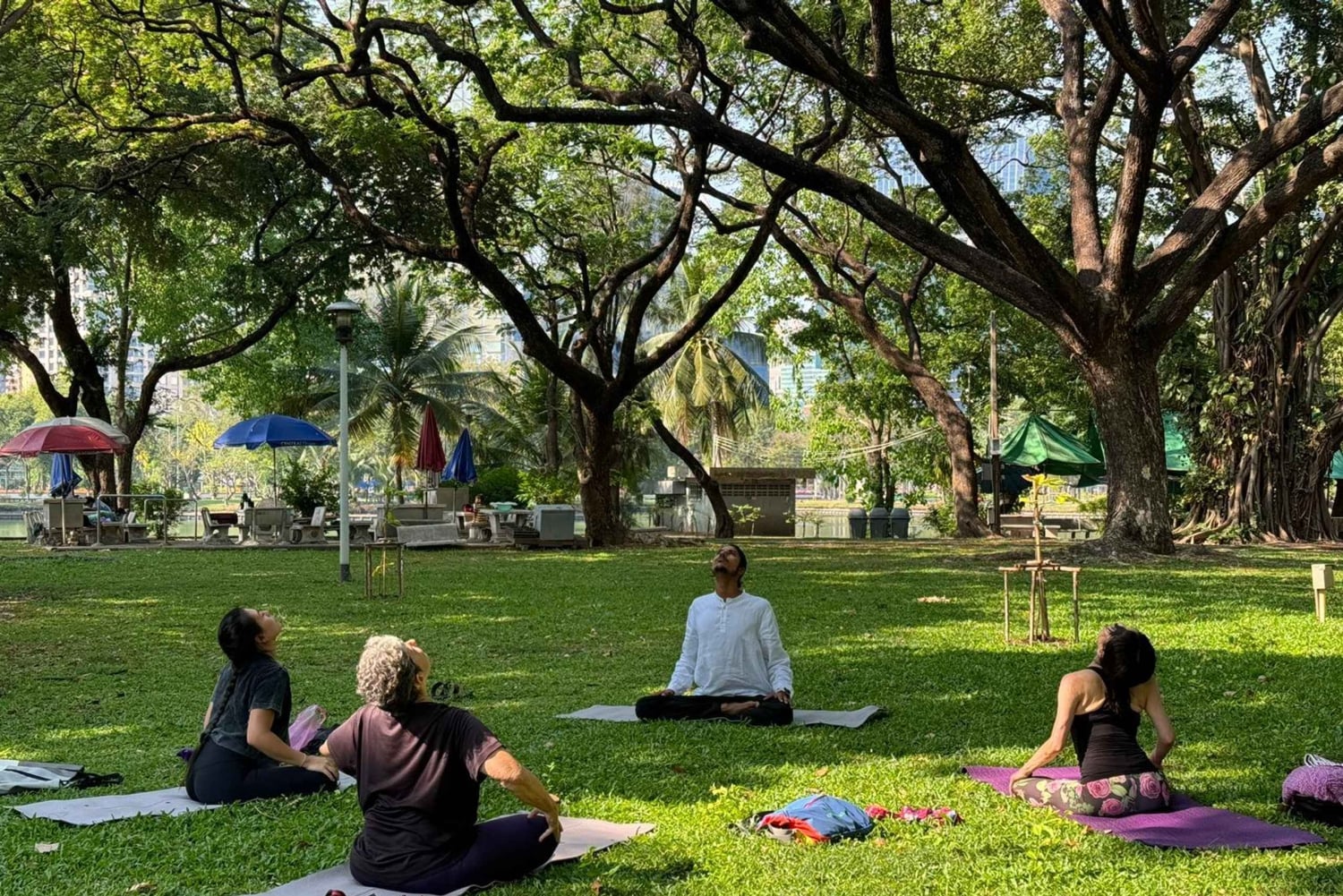 Bangkok: Lumpini Park Yoga Erfahrung