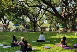 Bangkok: Lumpini Park Yoga Erfahrung