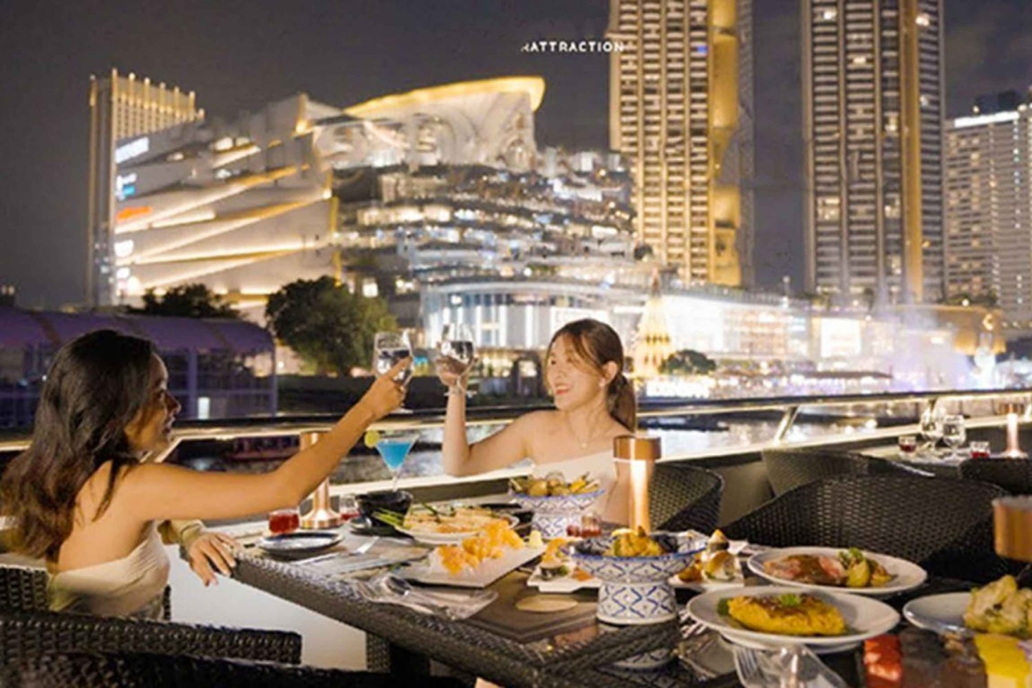 Bangkok: Cruzeiro de luxo com jantar no rio Chao Phraya
