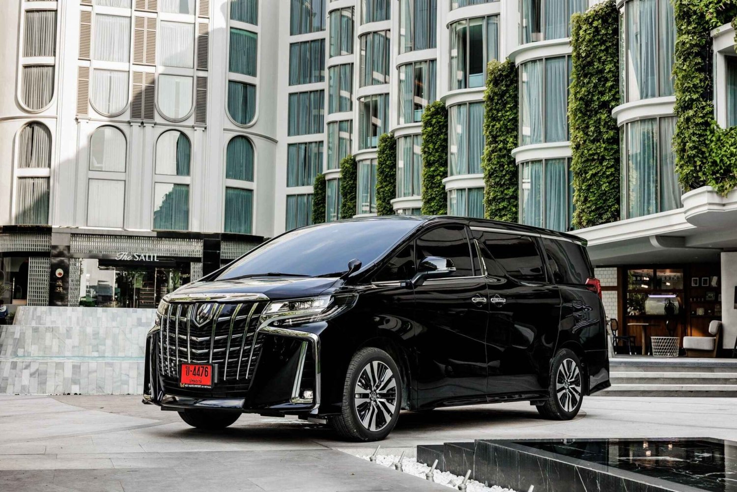 Van de luxo com motorista em Bangkok: passeio particular em Alphard 10 horas