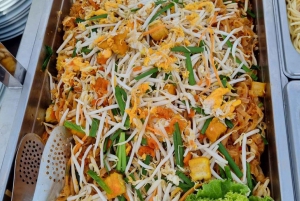 Bangkok: Luxury White Cruise with Buffet and Entertainment