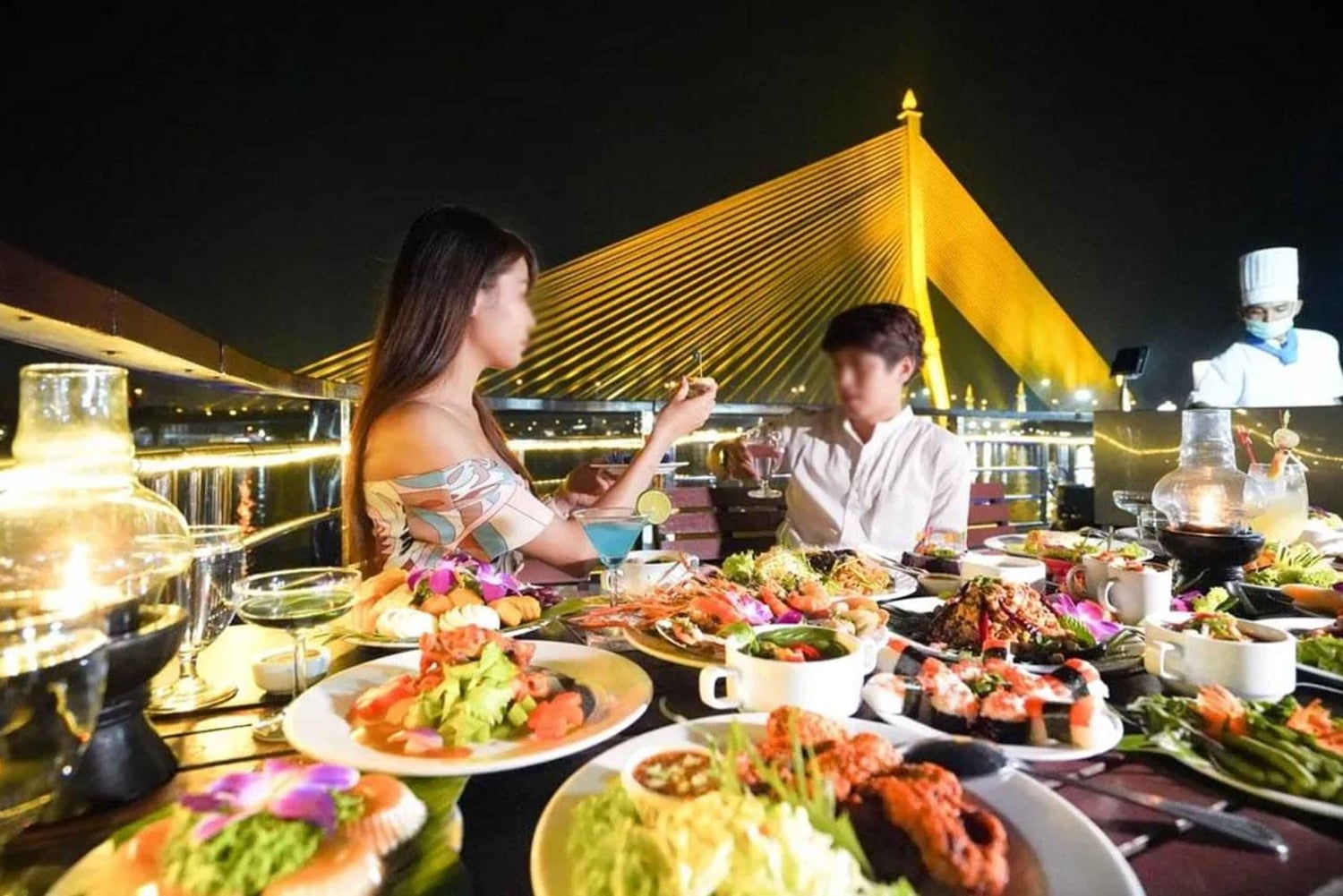 バンコク：ラグジュアリーホワイト サンセットまたはディナークルーズ（ビール付き）