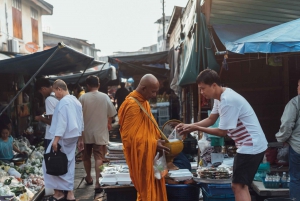 Bangkok: Maeklong Railway Market och Amphawa Floating Market