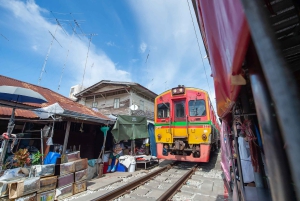 Bangkok : Marché ferroviaire de Maeklong et marché flottant d'Amphawa