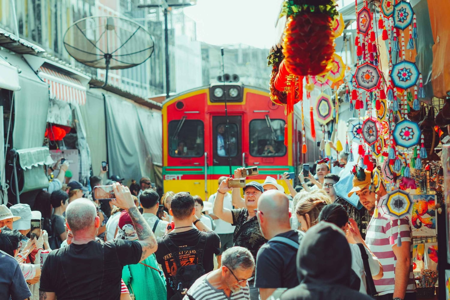 Bangkok: Maeklong Trein Markt & Drijvende Markt Dagtour