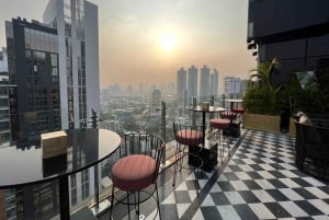 Bangkok: Mojjo Rooftop Lounge & Bar mad- og drikkepakke