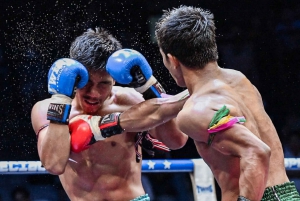 Bangkok: Muay Thai-boksing på Rajadamnern med hotelltransport