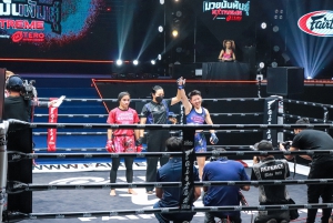 Bangkokissa: Lumpinee Boxing Stadium -nyrkkeilystadionilla järjestettävä Muay Thai -ottelu
