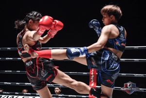Bangkokissa: Lumpinee Boxing Stadium -nyrkkeilystadionilla järjestettävä Muay Thai -ottelu