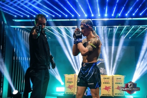 Bangkokissa: Lumpinee Boxing Stadium -nyrkkeilystadionilla järjestettävä Muay Thai -ottelu