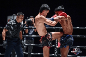 Bangkokissa: Lumpinee Boxing Stadium -nyrkkeilystadionilla järjestettävä Muay Thai -ottelu