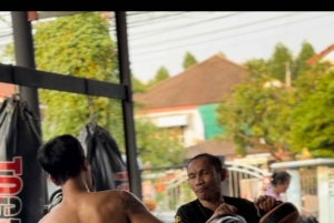 Bangkok: Muay Thai Training Experience in Professional Gym