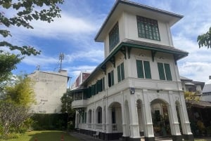 Bangkok: Nang Lerng Market Food Tour by Riverboat