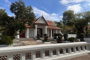 Bangkok: Nang Lerng Market Food Tour by Riverboat