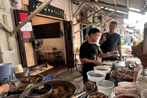 Bangkok: Nang Lerng Market Food Tour by Riverboat