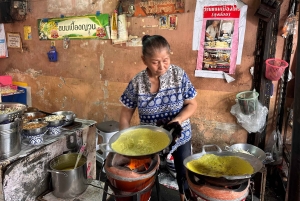 Bangkok: Nang Lerng Market Food Tour by Riverboat