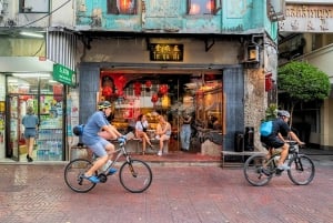Bangkokissa: Temple & Flower Market vierailu
