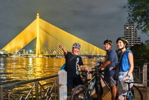 Bangkokissa: Temple & Flower Market vierailu