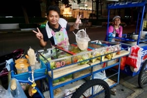 Bangkokissa: Temple & Flower Market vierailu