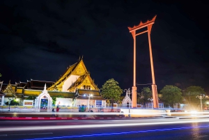 Bangkokissa: Temple & Flower Market vierailu