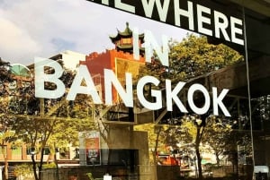 Bangkokissa: Temple & Flower Market vierailu