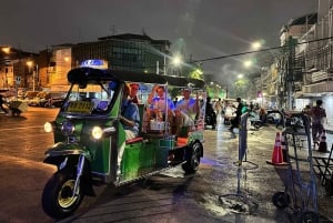 Tour gastronômico noturno em Bangkok de Tuk-Tuk