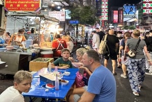 Tour gastronómico nocturno de Bangkok en Tuk-Tuk