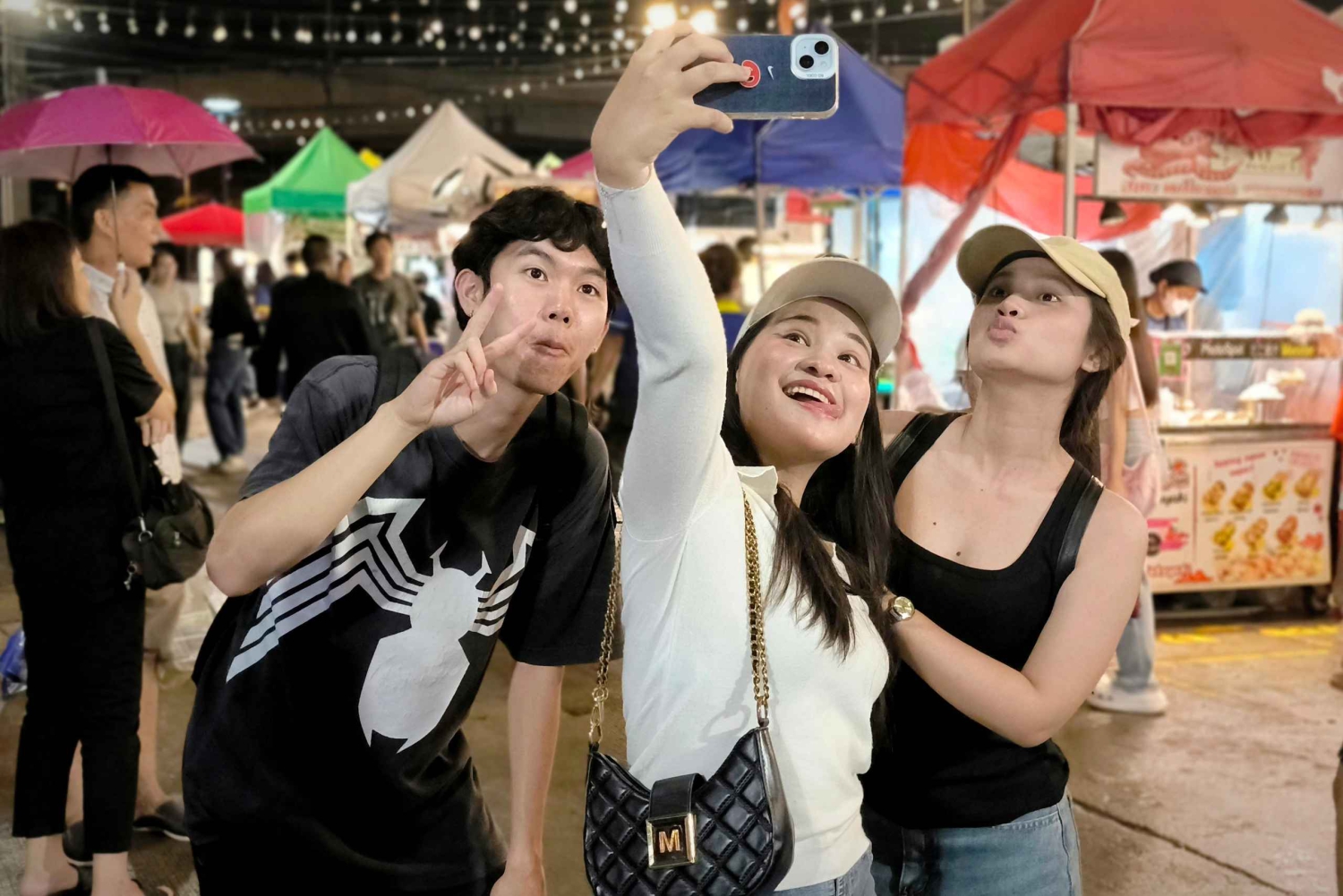 バンコク：ナイトマーケットのガイド付きウォーキンググルメツアーをご案内します