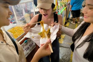 Bangkok: nocny targ – piesza wycieczka kulinarna z przewodnikiem