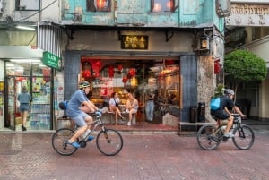 Bangkokissa: Bangkok: Yöllinen pyöräretki kukkamarkkinoilla vierailulla